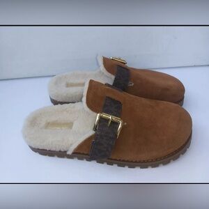 Rare Michael Michael Kors women’s Judd slide size 7! 🤩